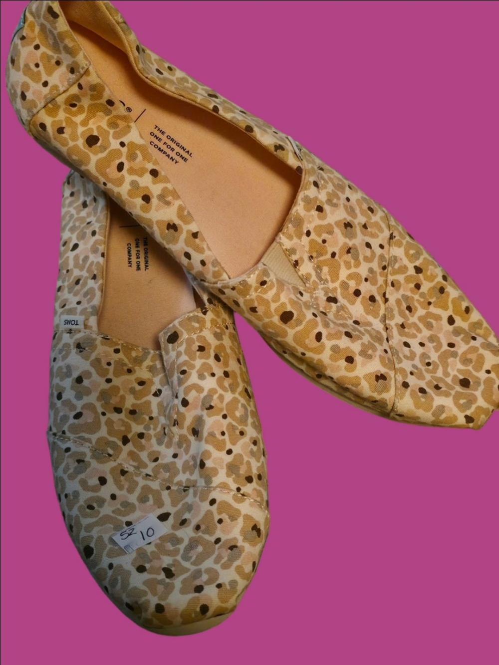4/$67 Deal! TOMS Women's Classic Slip-On in Beige Colourful Print